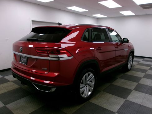 Used 2022 Volkswagen Atlas Cross Sport SE w/ Black Wheel Package AWD/4WD image 13