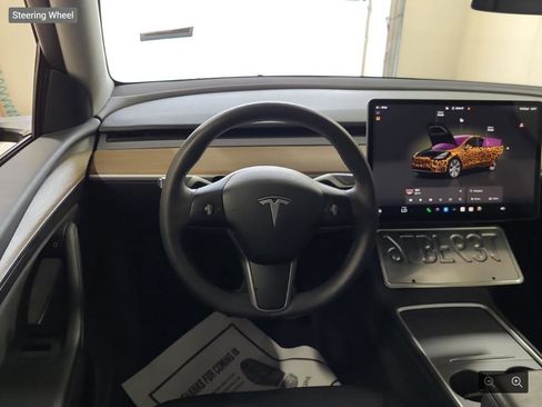 Used 2024 Tesla Model Y Long Range image 11