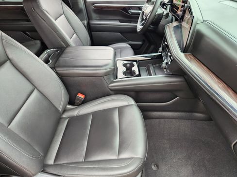 Certified 2025 Chevrolet Tahoe LT image 14