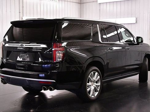Used 2024 Chevrolet Suburban High Country AWD/4WD image 7