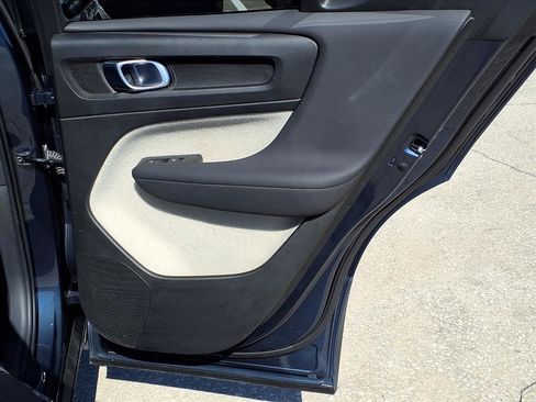 Used 2021 Volvo XC40 T4 Momentum w/ Protection Package Premier image 13