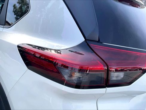 Used 2023 Nissan Rogue SV image 30