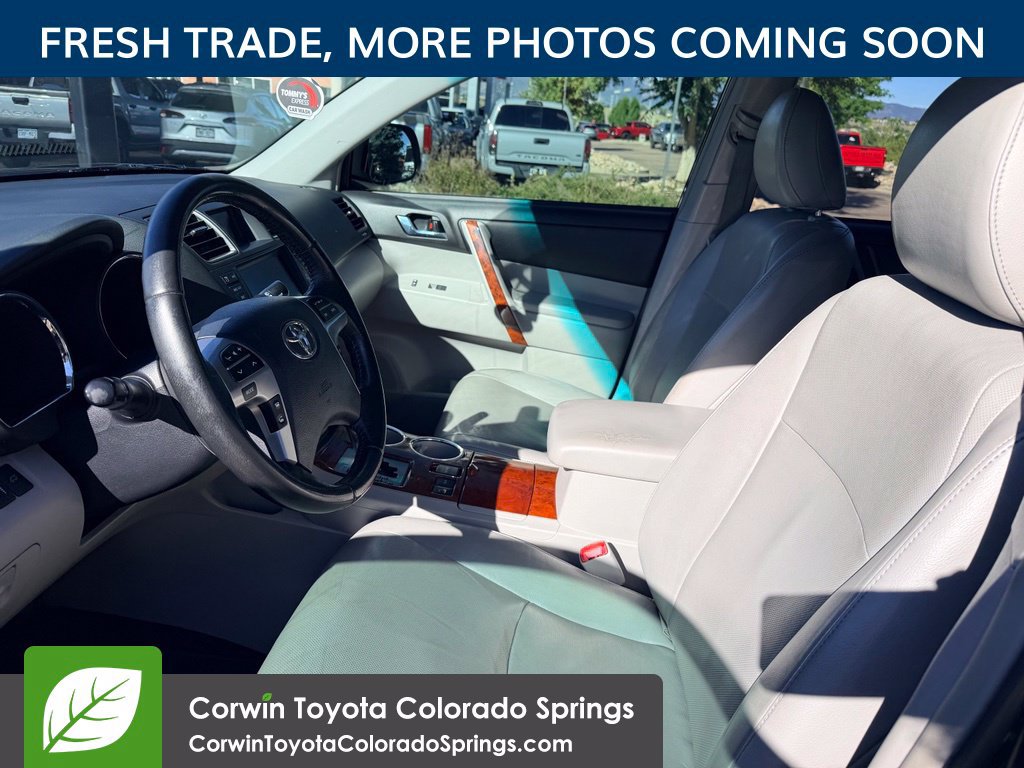 Used 2012 Toyota Highlander Limited w/ Tow Pkg AWD/4WD image 12