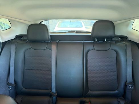 Used 2025 Chevrolet Trax LT FWD image 37