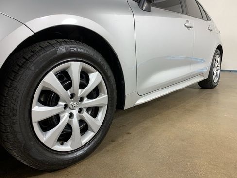 Used 2022 Toyota Corolla LE FWD image 2