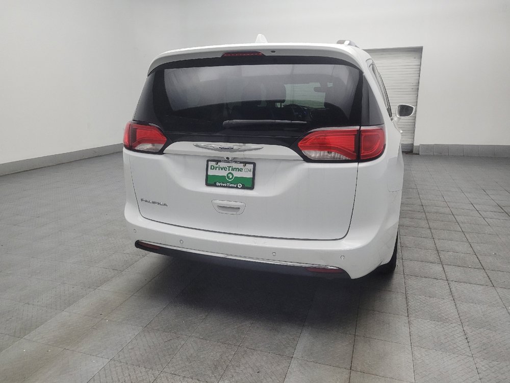 Used 2019 Chrysler Pacifica Touring-L FWD image 7
