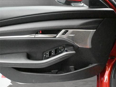 Used 2021 MAZDA MAZDA3 s image 6