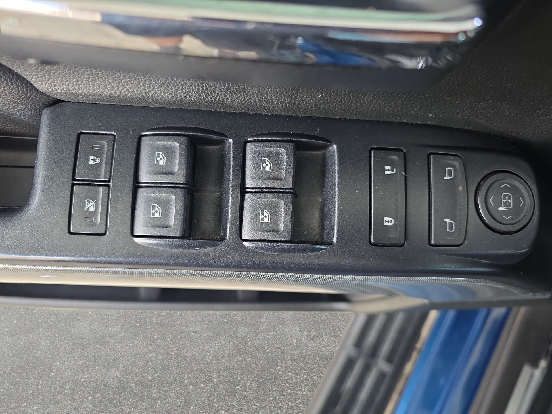 Used 2018 Chevrolet Silverado 1500 LT w/ All Star Edition AWD/4WD image 26