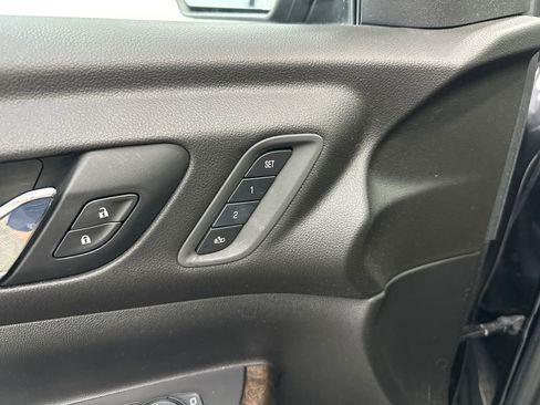 Used 2021 GMC Acadia Denali w/ Denali Technology Package FWD image 12