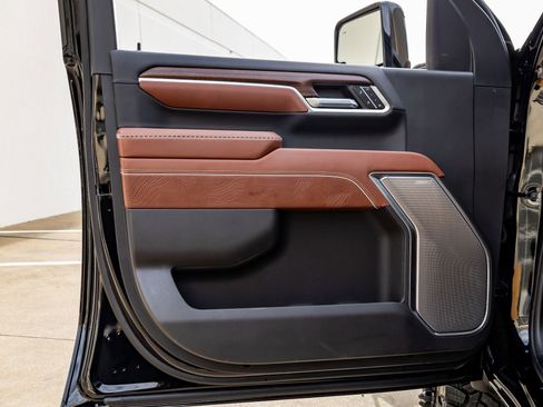 Used 2026 GMC Sierra 3500 Denali Ultimate w/ LPO, Black Badging Package image 36