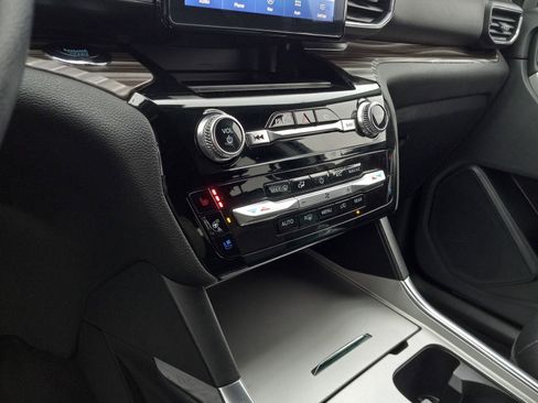 Used 2023 Ford Explorer Limited image 23