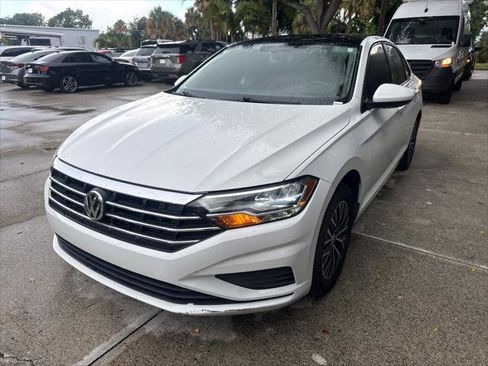Used 2020 Volkswagen Jetta SE w/ SE Cold Weather Package FWD image 2