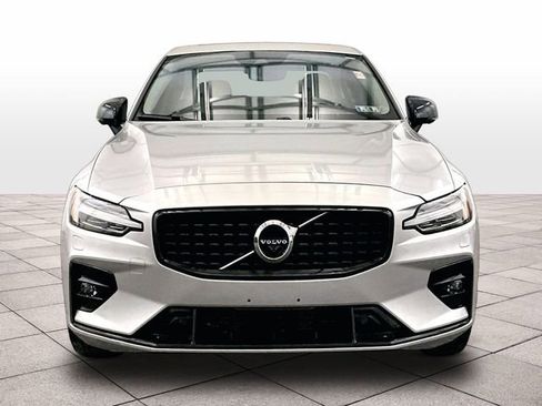 Used 2022 Volvo S60 B5 Momentum w/ Advanced Package AWD/4WD image 3
