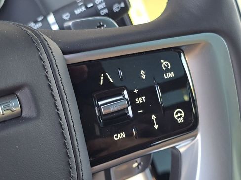 New 2025 Land Rover Range Rover SE AWD/4WD image 17