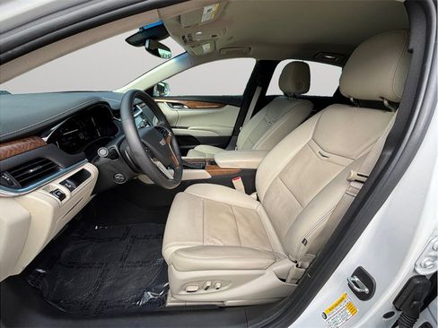 Used 2019 Cadillac XTS Luxury image 2