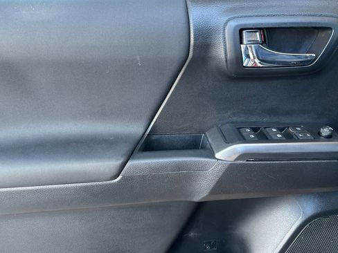 Used 2019 Toyota Tacoma TRD Sport w/ Exterior Package RWD image 11