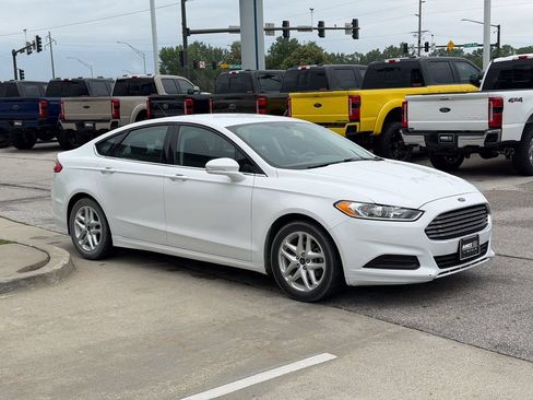 Used 2015 Ford Fusion SE FWD image 7
