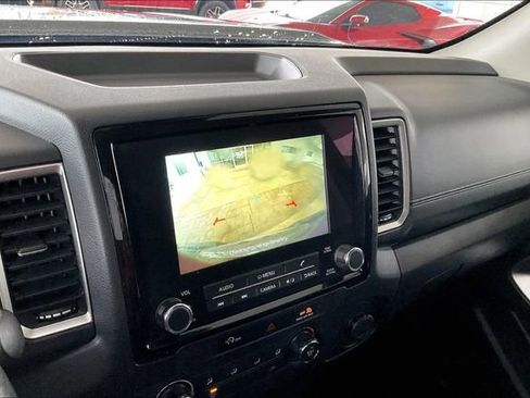 Used 2023 Nissan Frontier SV image 11