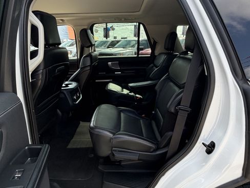 Used 2025 Ford Expedition Platinum AWD/4WD image 11