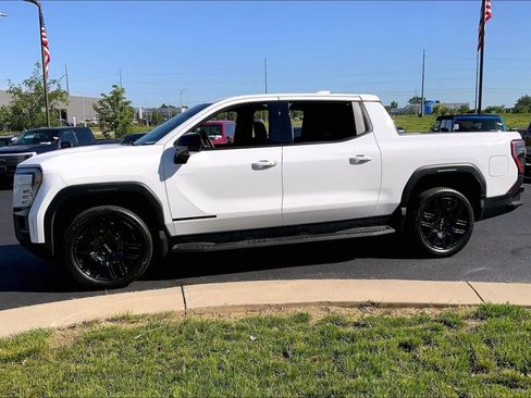 Used 2026 GMC Sierra EV Elevation w/ LPO, Elevation Dark Package AWD/4WD image 12