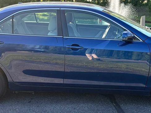 Used 2011 Toyota Camry LE FWD image 4