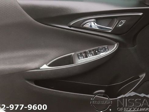 Used 2019 Chevrolet Malibu LS w/ LPO, Convenience Package 2 FWD image 9