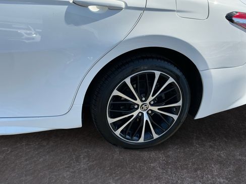 Used 2020 Toyota Camry SE FWD image 9