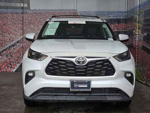 Certified 2022 Toyota Highlander XLE image 3