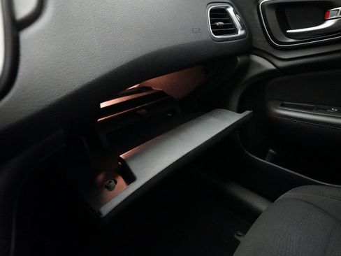 Used 2016 Chrysler 200 Limited image 29