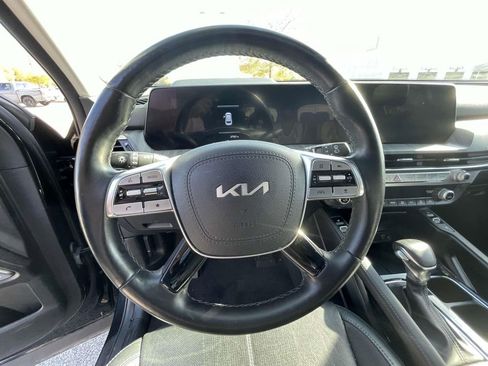 Used 2024 Kia Telluride EX w/ EX Captain's Chair Package image 21