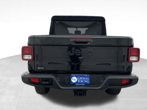 Used 2021 Jeep Gladiator Sport image 7