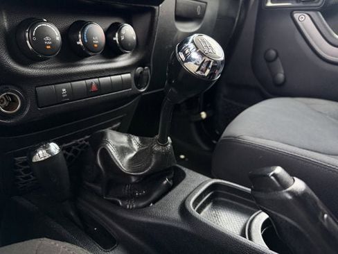 Used 2016 Jeep Wrangler Unlimited Sport w/ Connectivity Group AWD/4WD image 18