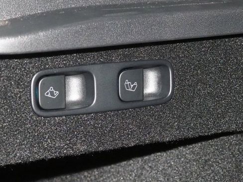 Used 2024 Tesla Model Y Performance image 43