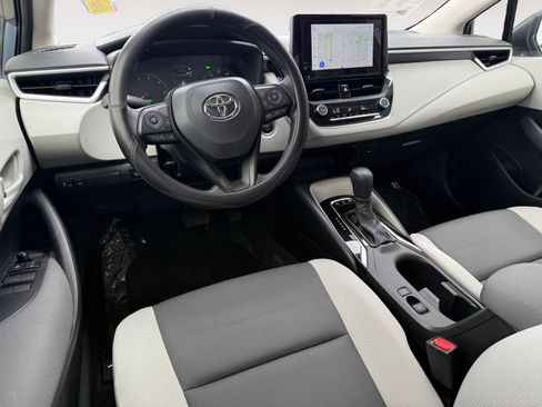 Used 2024 Toyota Corolla LE w/ LE Convenience Package FWD image 15