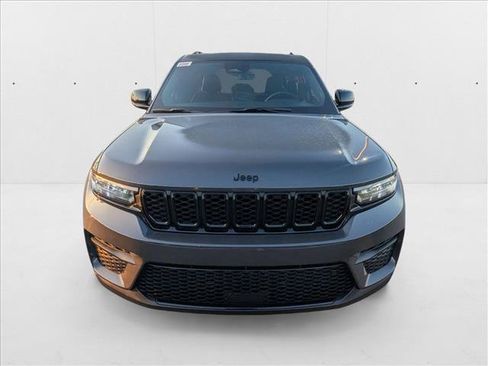 New 2025 Jeep Grand Cherokee Altitude image 6
