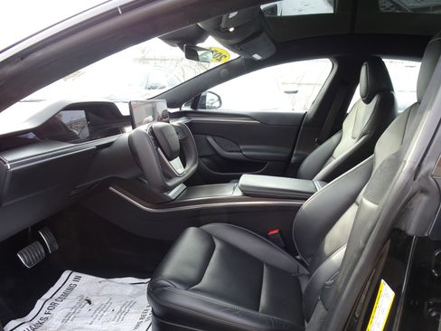 Used 2021 Tesla Model S Plaid image 9