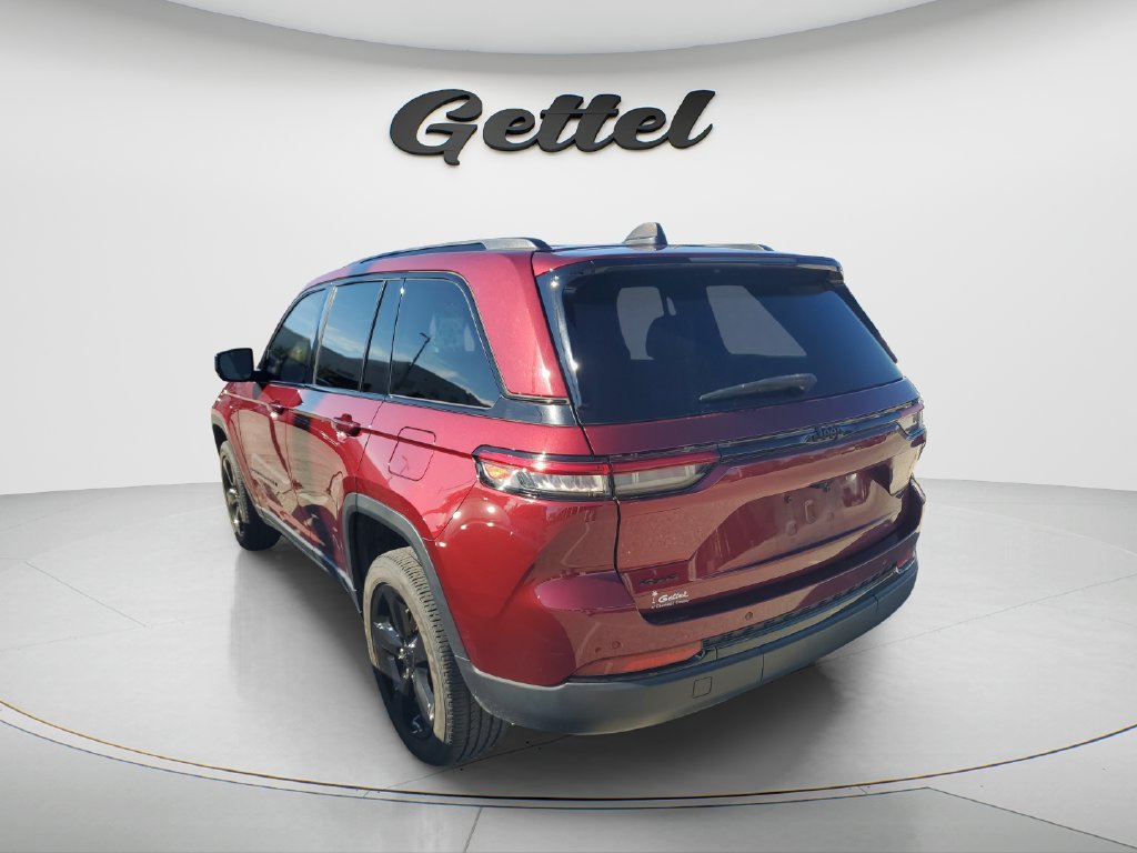 Used 2023 Jeep Grand Cherokee Altitude AWD/4WD image 5