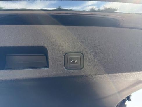 Used 2025 GMC Acadia AT4 w/ Luxury Package AWD/4WD image 13