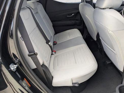 Used 2025 Hyundai Santa Cruz SE image 18