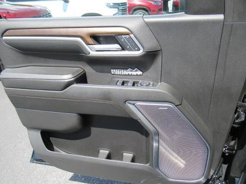 Used 2024 Chevrolet Silverado 1500 High Country w/ High Country Premium Package AWD/4WD image 21