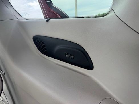 Used 2020 Chrysler Pacifica Limited w/ Tire & Wheel Group FWD image 34