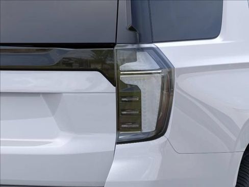 New 2026 Chevrolet Tahoe High Country w/ Sun And Tow Package AWD/4WD image 13