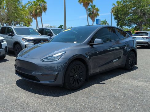Used 2023 Tesla Model Y Long Range AWD/4WD image 9