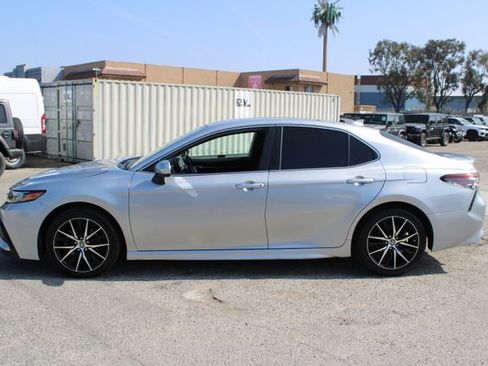 Used 2021 Toyota Camry SE image 7