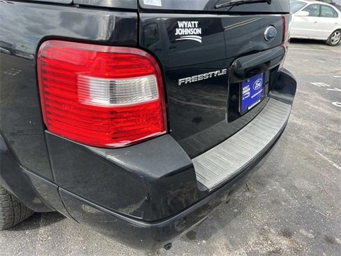 Used 2006 Ford Freestyle Limited image 10