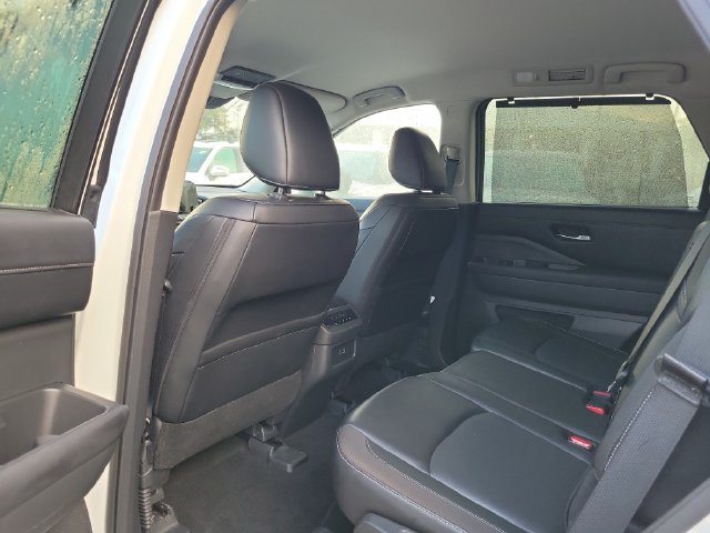 Used 2024 Nissan Pathfinder SL FWD image 7