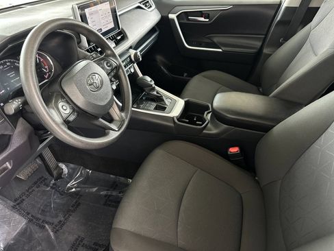 Used 2025 Toyota RAV4 XLE AWD/4WD image 9
