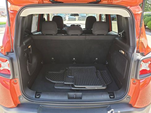 Used 2017 Jeep Renegade Latitude w/ Cold Weather Group AWD/4WD image 14