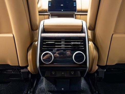 Used 2025 Land Rover Range Rover SE AWD/4WD image 32