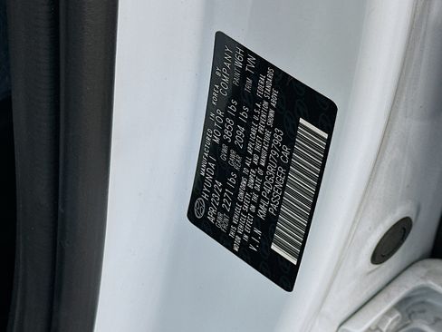 Used 2024 Hyundai Elantra Limited FWD image 12